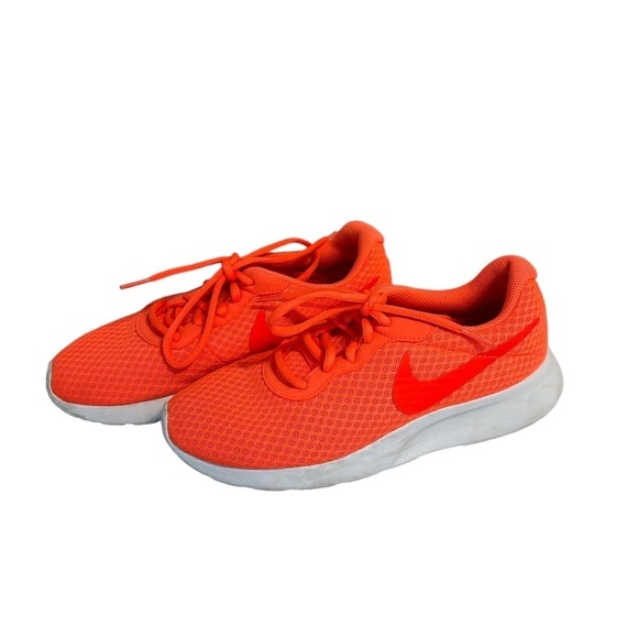 Nike Tanjun Women’s Running Shoe Size 8 Orange - Picture 2 of 9